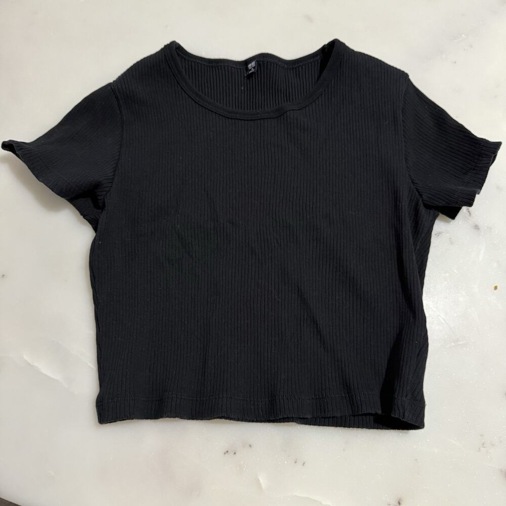 Uniqlo Women’s M Black Ribbed Cropped Short Sleeve Top Crew Neck Minimalist